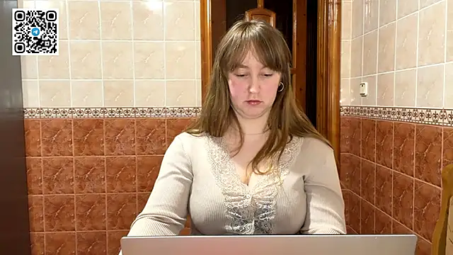 MaroonMoon  online show from February 9, 8:51 pm