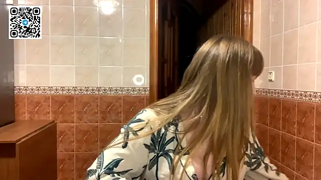 MaroonMoon  online show from October 27, 8:43 pm