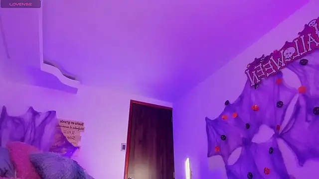 kiara velvet  online show from October 29, 3:27 am