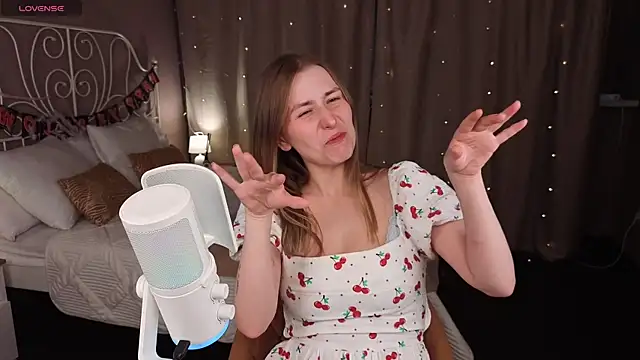 VesperaCeleste online show from November 6, 6:28 am