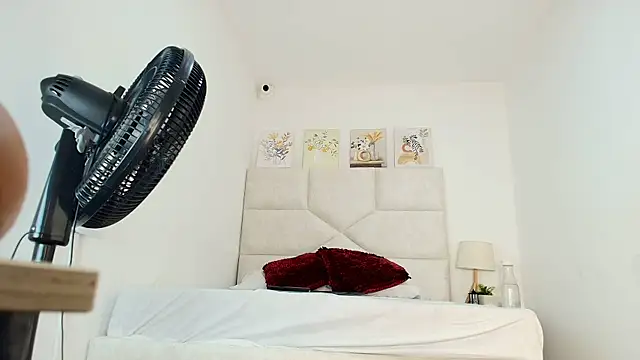 elizawiliamst online show from March 21, 11:58 am