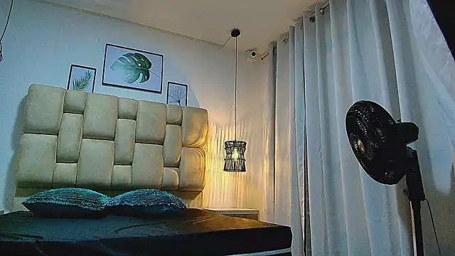 Snapshot of elizawiliamst chatting on October 11, 11:55 am elizawiliamst online show from October 11, 11:55 am