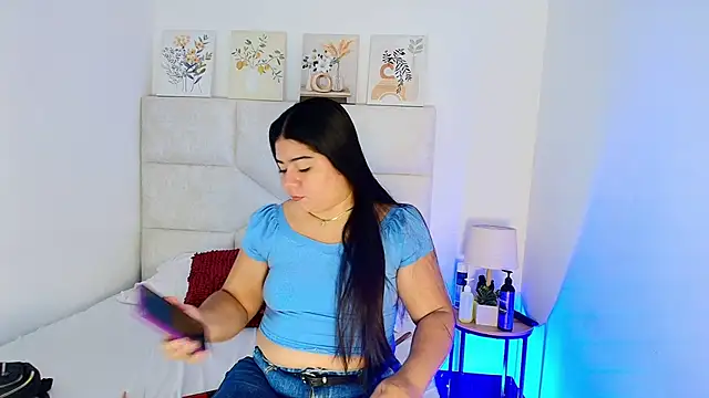 elizawiliamst online show from May 19, 11:50 am