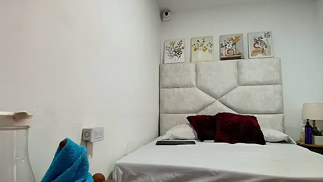 elizawiliamst online show from May 4, 3:59 pm