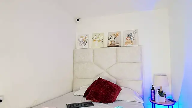 elizawiliamst online show from May 29, 12:22 pm