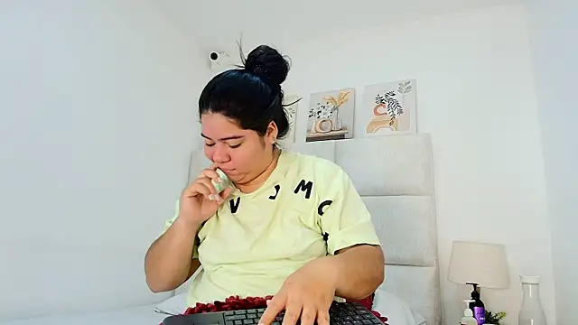 elizawiliamst online show from March 20, 12:06 pm