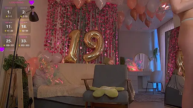 Snapshot of sofiapurex chatting on February 20, 6:26 am sofiapurex online show from February 20, 6:26 am