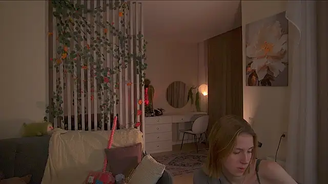 Snapshot of sofiapurex chatting on December 17, 8:47 pm sofiapurex online show from December 17, 8:47 pm