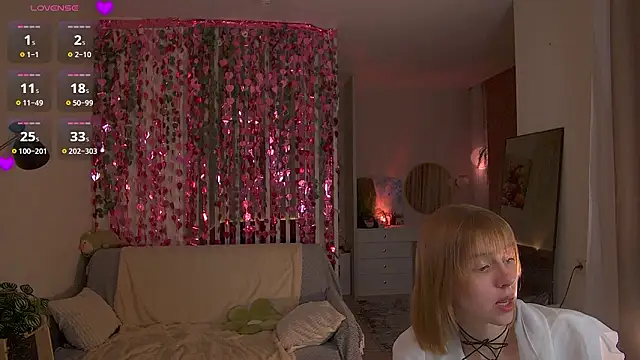 Snapshot of sofiapurex chatting on February 11, 8:31 pm sofiapurex online show from February 11, 8:31 pm