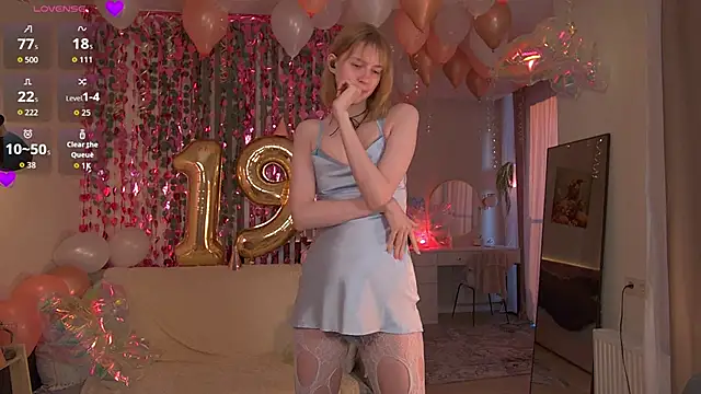 Snapshot of sofiapurex chatting on February 21, 2:13 am sofiapurex online show from February 21, 2:13 am