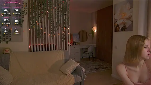 Snapshot of sofiapurex chatting on January 6, 8:24 pm sofiapurex online show from January 6, 8:24 pm