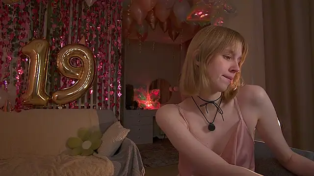 Snapshot of sofiapurex chatting on February 19, 9:23 pm sofiapurex online show from February 19, 9:23 pm