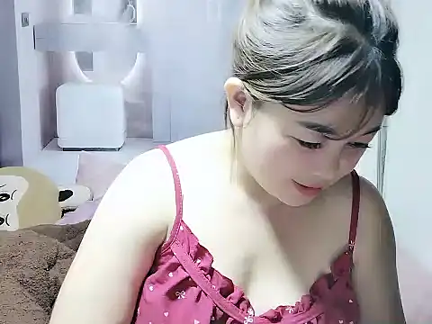 Snapshot of Lyly_nuce chatting on November 15, 10:08 am Lyly nuce online show from November 15, 10:08 am