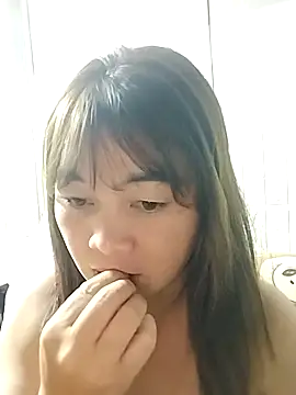 Snapshot of Lyly_nuce chatting on October 25, 9:52 am Lyly nuce online show from October 25, 9:52 am