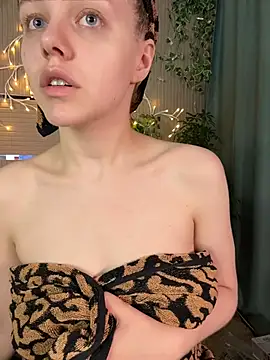Snapshot of PollyVinice chatting on July 1, 6:52 pm PollyVinice online show from July 1, 6:52 pm