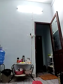 Snapshot of simsim-00 chatting on November 27, 1:22 pm simsim-00 online show from November 27, 1:22 pm