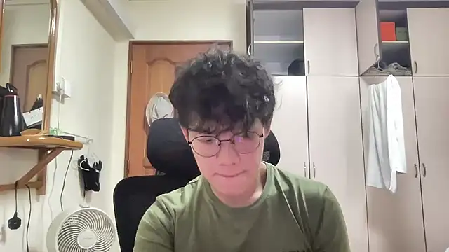 Passionatetwink2 online show from November 1, 7:35 am