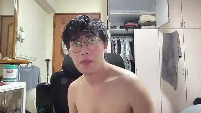 Snapshot of Passionatetwink2 chatting on March 12, 9:24 am Passionatetwink2 online show from March 12, 9:24 am
