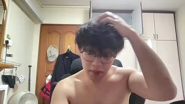 Passionatetwink2 online show from March 5, 8:00 am