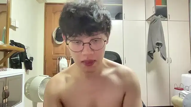 Passionatetwink2 online show from December 15, 2:34 pm