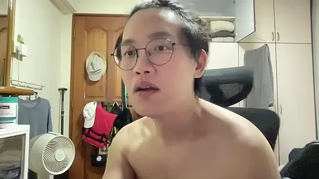 Snapshot of Passionatetwink2 chatting on March 11, 12:10 pm Passionatetwink2 online show from March 11, 12:10 pm