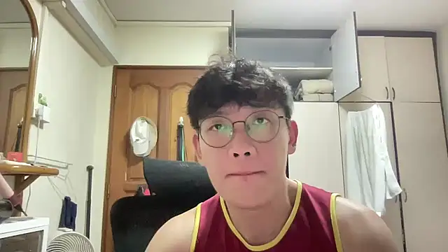 Snapshot of Passionatetwink2 chatting on May 9, 3:26 pm Passionatetwink2 online show from May 9, 3:26 pm
