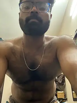 Snapshot of DJLOVE280825 chatting on October 10, 10:43 pm DJLOVE280825 online show from October 10, 10:43 pm