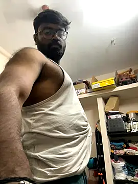 Snapshot of DJLOVE280825 chatting on October 13, 11:27 pm DJLOVE280825 online show from October 13, 11:27 pm