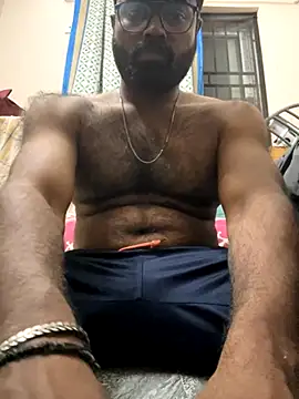 Snapshot of DJLOVE280825 chatting on October 5, 8:43 pm DJLOVE280825 online show from October 5, 8:43 pm