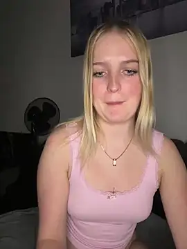 Snapshot of DieBlondeHannah chatting on October 16, 5:21 pm DieBlondeHannah online show from October 16, 5:21 pm