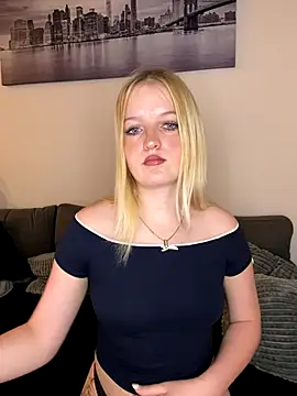 Snapshot of DieBlondeHannah chatting on October 5, 12:51 pm DieBlondeHannah online show from October 5, 12:51 pm