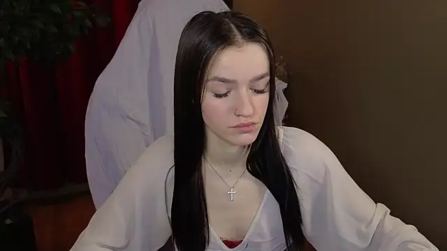 E l i z e  online show from December 5, 5:28 am