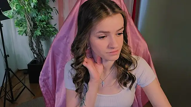 E l i z e  online show from April 7, 5:20 am