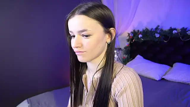 E l i z e  online show from January 9, 5:25 am