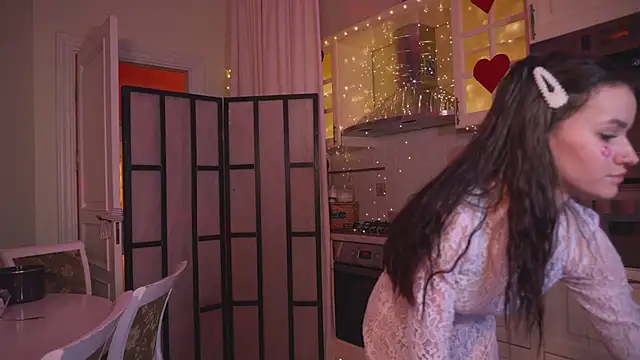 E l i z e  online show from February 13, 5:40 am