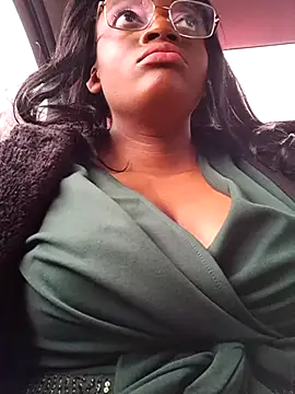 Snapshot of SexyGemBeautyX chatting on October 31, 11:18 am SexyGemBeautyX online show from October 31, 11:18 am