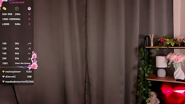 AnnieKim  online show from April 18, 7:07 pm