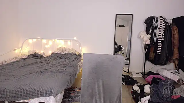 KikiMoor online show from April 15, 10:21 am