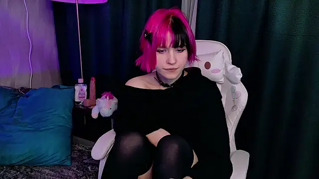 KikiMoor online show from October 23, 9:19 am