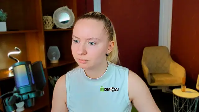 mila glow1 online show from March 13, 12:54 pm