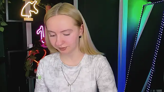 mila glow1 online show from May 14, 7:33 pm
