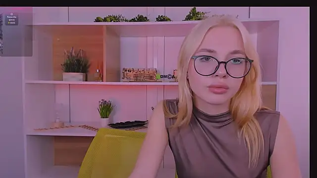 mila glow1 online show from October 16, 9:06 am