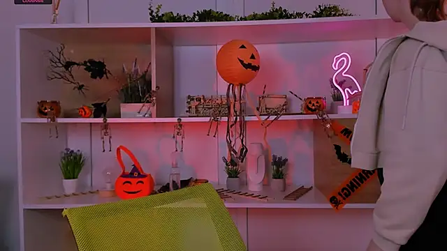 mila glow1 online show from November 3, 5:45 am