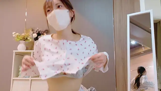 Snapshot of RIRI-style chatting on October 29, 4:39 pm RIRI-style online show from October 29, 4:39 pm