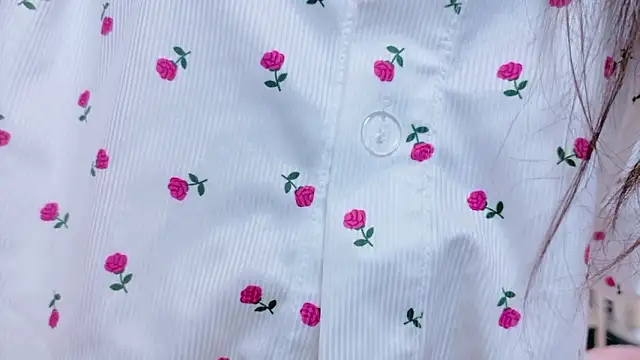 Snapshot of RIRI-style chatting on October 17, 2:52 pm RIRI-style online show from October 17, 2:52 pm