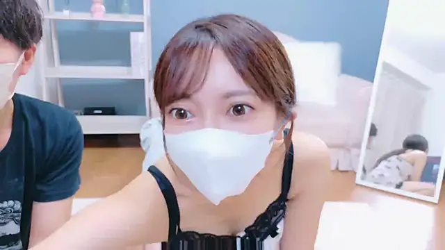 Snapshot of RIRI-style chatting on October 8, 1:23 pm RIRI-style online show from October 8, 1:23 pm