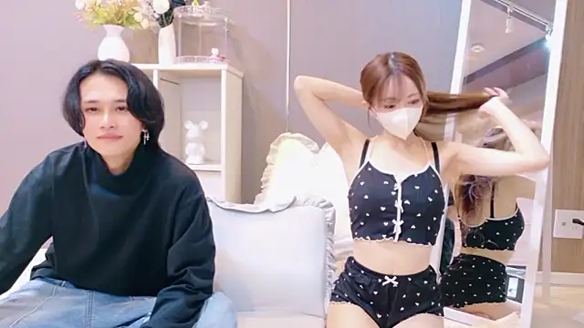 Snapshot of RIRI-style chatting on November 22, 8:35 am RIRI-style online show from November 22, 8:35 am