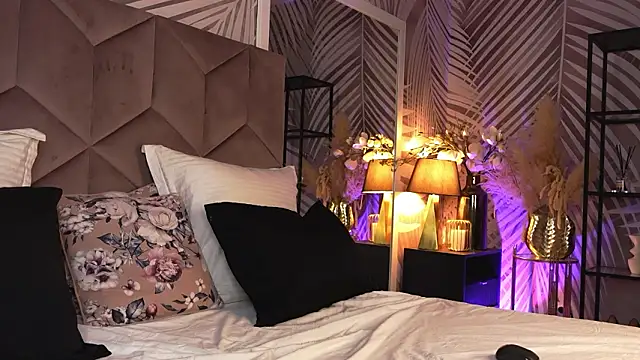 EvaRhea online show from March 25, 4:12 am