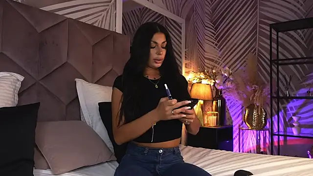 EvaRhea online show from April 5, 3:02 am