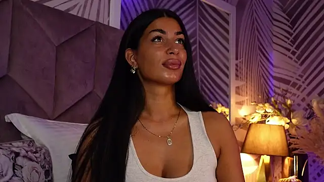 Snapshot of EvaRhea chatting on June 10, 2:57 am EvaRhea online show from June 10, 2:57 am
